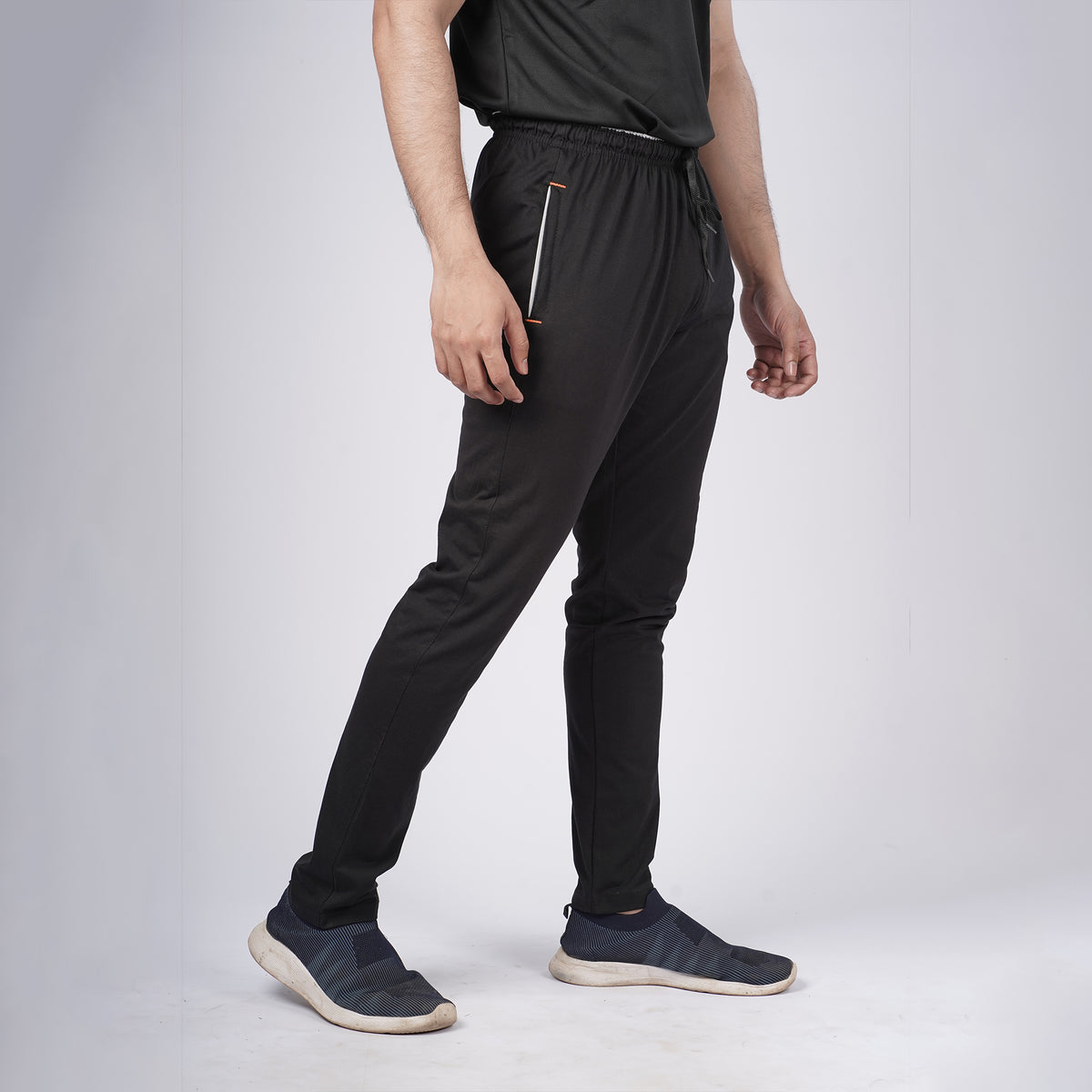 Men Solid Slim Fit Trackpants