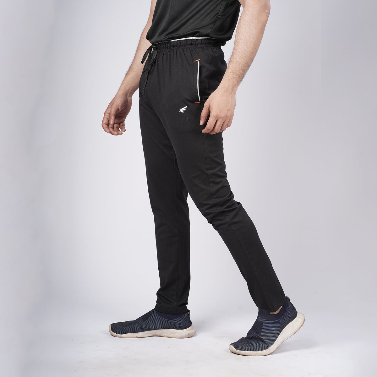Men Solid Slim Fit Trackpants